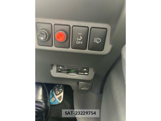 Toyota PRIUS ALPHA 2013-01 7329537-14