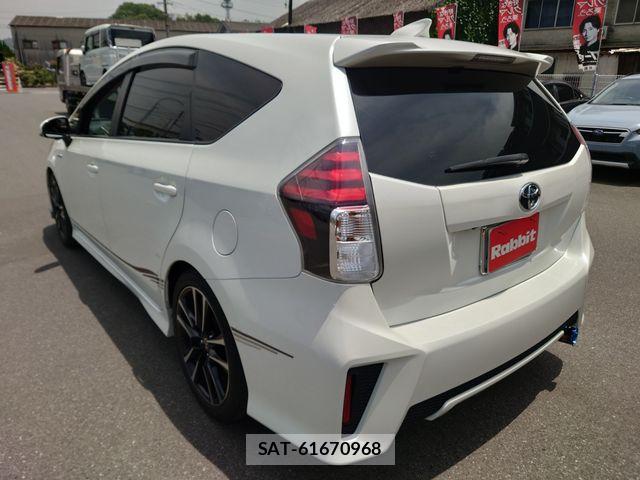 Toyota PRIUS ALPHA 2015-07 7329523-1