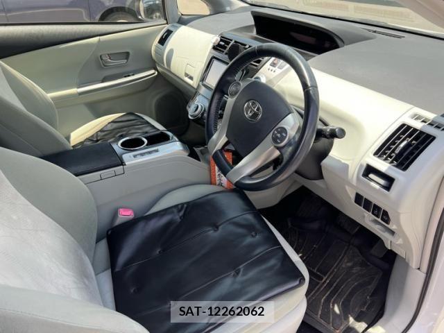 Toyota PRIUS ALPHA 2012-07 7329541-14