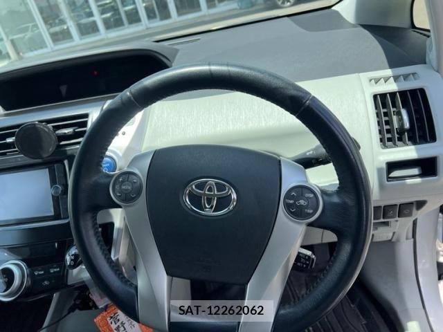 Toyota PRIUS ALPHA 2012-07 7329541-17