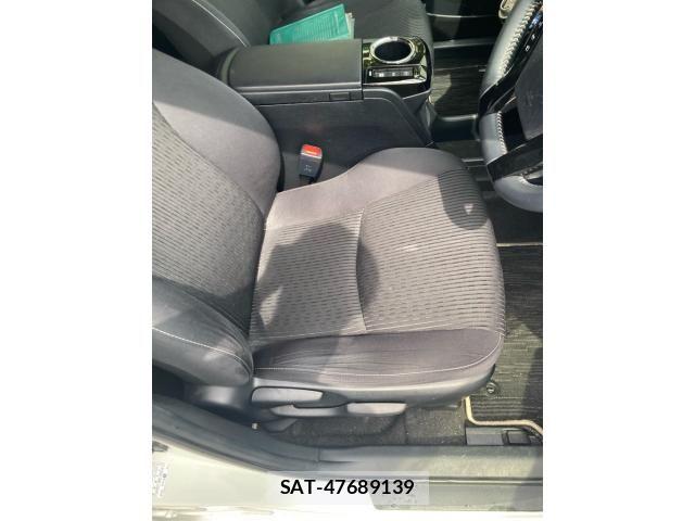 Toyota PRIUS ALPHA 2019-07 7329521-12