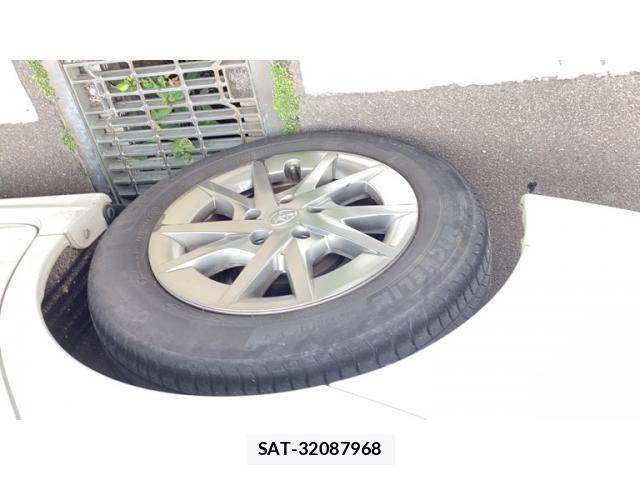 Toyota PRIUS ALPHA 2013-10 7329544-2