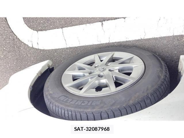 Toyota PRIUS ALPHA 2013-10 7329544-3