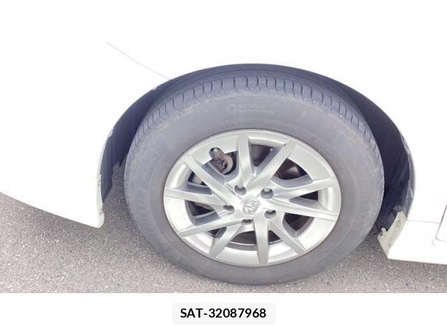 Toyota PRIUS ALPHA 2013-10 7329544-4