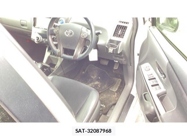 Toyota PRIUS ALPHA 2013-10 7329544-7