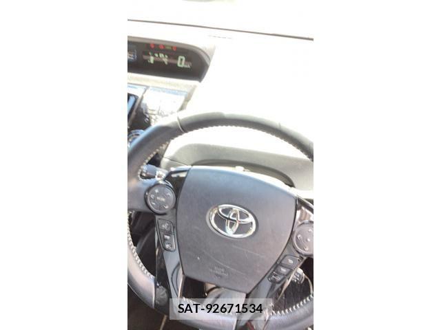 Toyota PRIUS ALPHA 2018-01 7329522-12