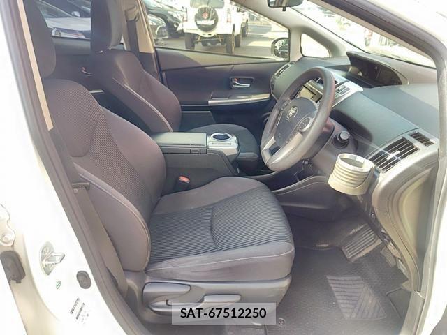 Toyota PRIUS ALPHA 2015-06 7329526-18