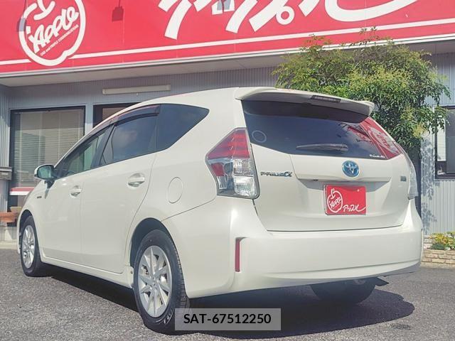 Toyota PRIUS ALPHA 2015-06 7329526-3