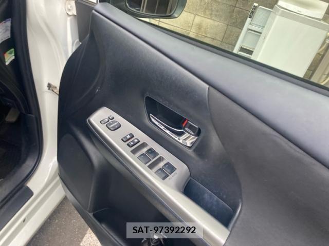 Toyota PRIUS ALPHA 2018-11 7329525-15
