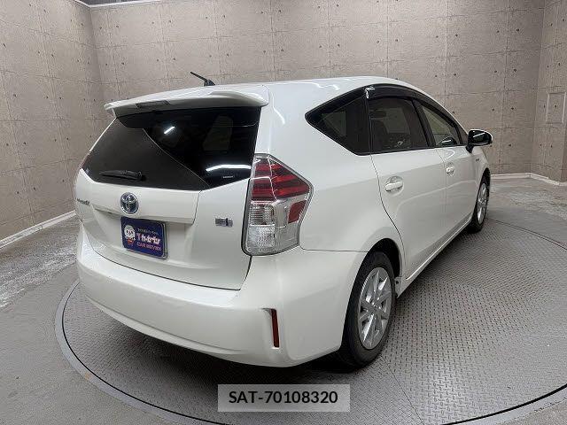 Toyota PRIUS ALPHA 2015-01 7329528-1