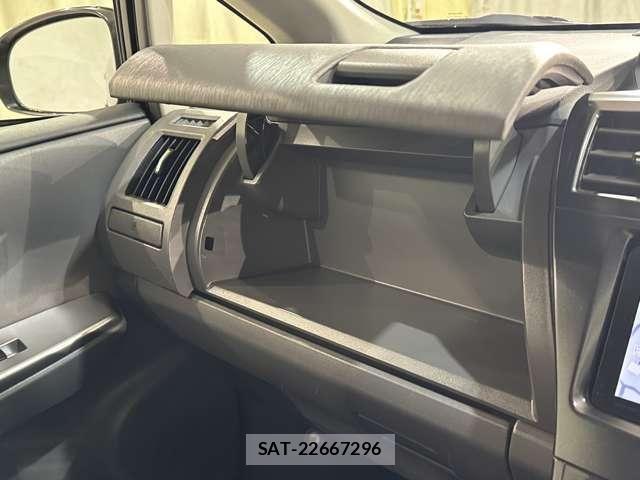 Toyota PRIUS ALPHA 2012-10 7329532-27