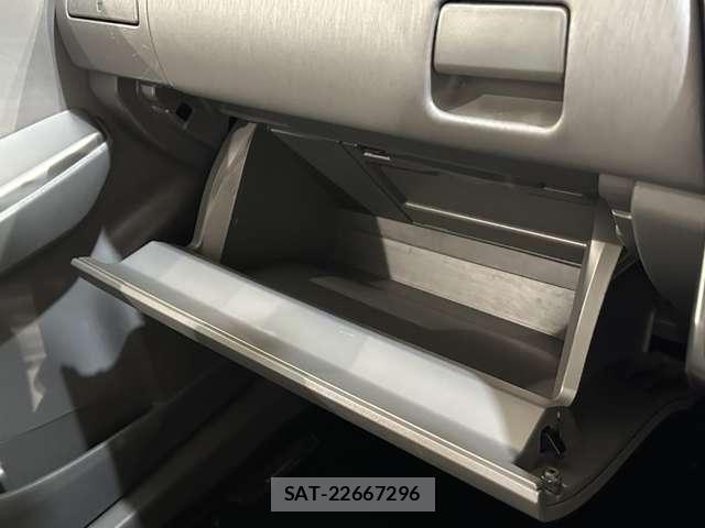 Toyota PRIUS ALPHA 2012-10 7329532-28