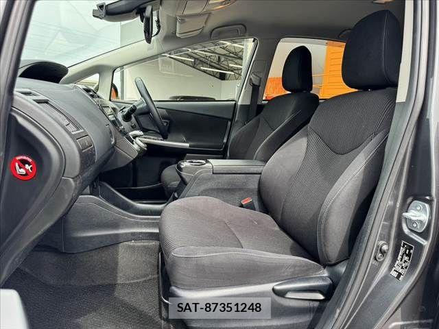 Toyota PRIUS ALPHA 2019-07 7329527-16
