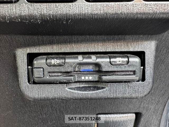 Toyota PRIUS ALPHA 2019-07 7329527-5