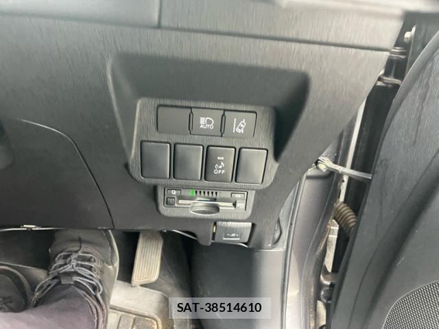 Toyota PRIUS ALPHA 2019-03 7329518-13