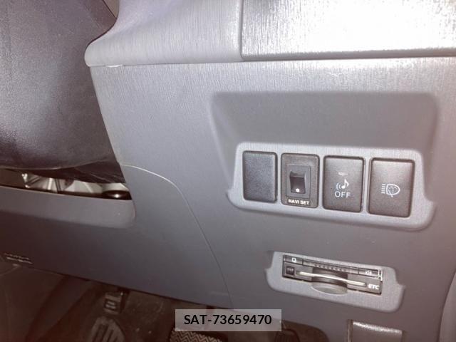 Toyota PRIUS ALPHA 2011-06 7329543-14