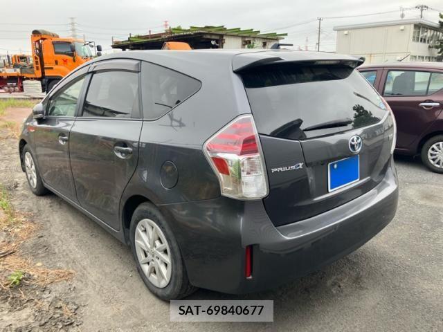Toyota PRIUS ALPHA 2015-07 7359420-1