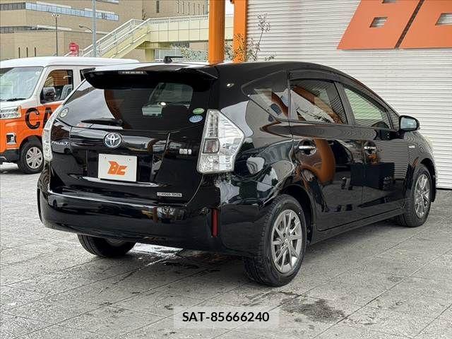 Toyota PRIUS ALPHA 2013-10 7359417-12