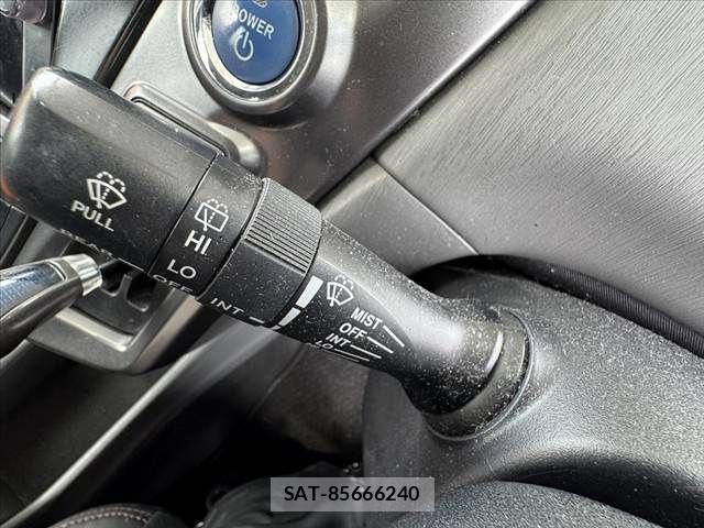 Toyota PRIUS ALPHA 2013-10 7359417-24