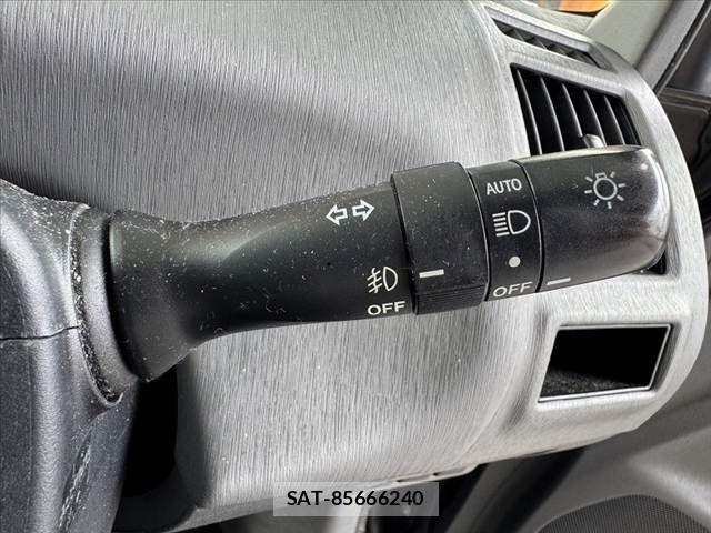 Toyota PRIUS ALPHA 2013-10 7359417-25