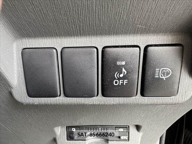 Toyota PRIUS ALPHA 2013-10 7359417-26