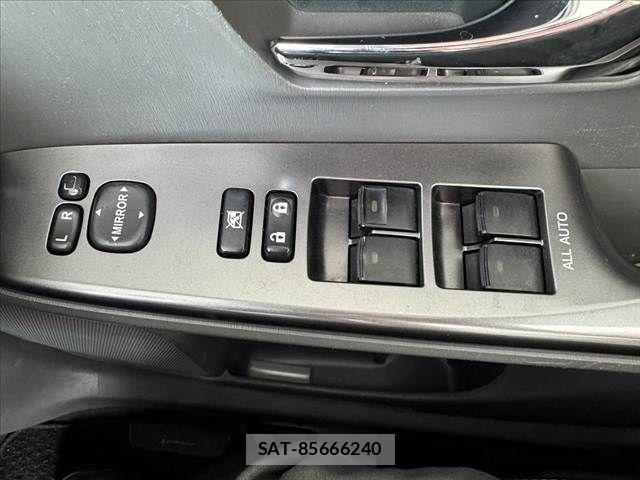 Toyota PRIUS ALPHA 2013-10 7359417-28