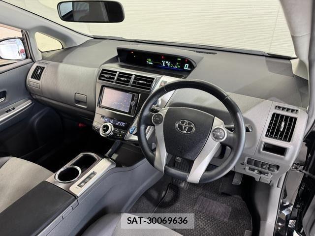 Toyota PRIUS ALPHA 2013-11 7359412-1