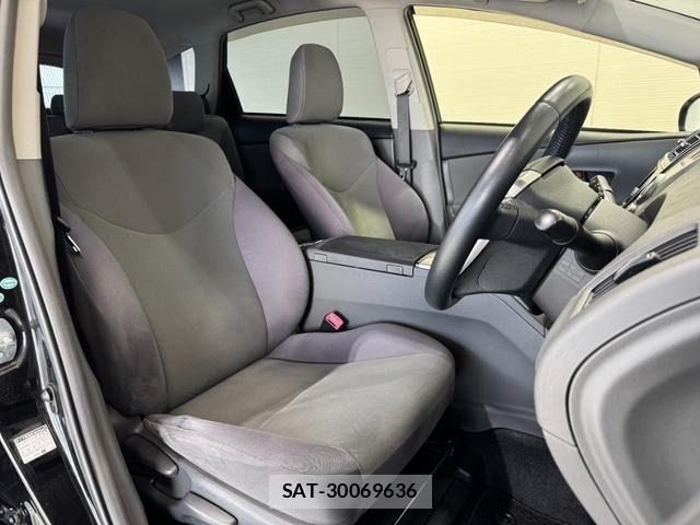 Toyota PRIUS ALPHA 2013-11 7359412-8