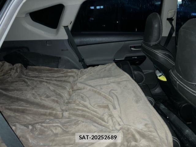 Toyota PRIUS ALPHA 2012-02 7359422-12