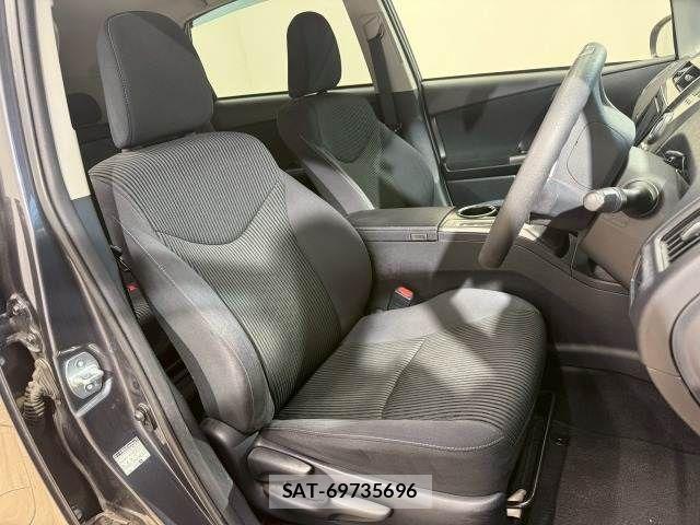 Toyota PRIUS ALPHA 2017-04 7359407-9