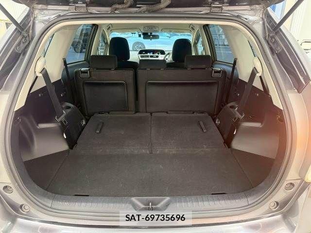 Toyota PRIUS ALPHA 2017-04 7359407-12