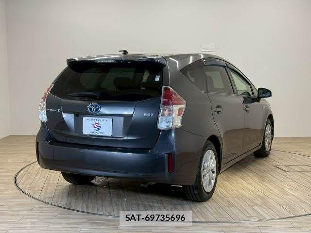 Toyota PRIUS ALPHA 2017-04 7359407-15