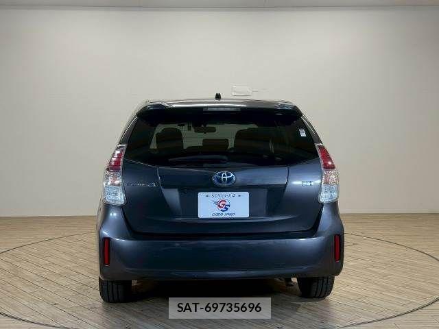 Toyota PRIUS ALPHA 2017-04 7359407-16