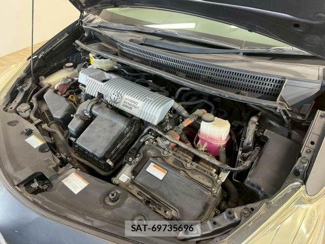 Toyota PRIUS ALPHA 2017-04 7359407-19