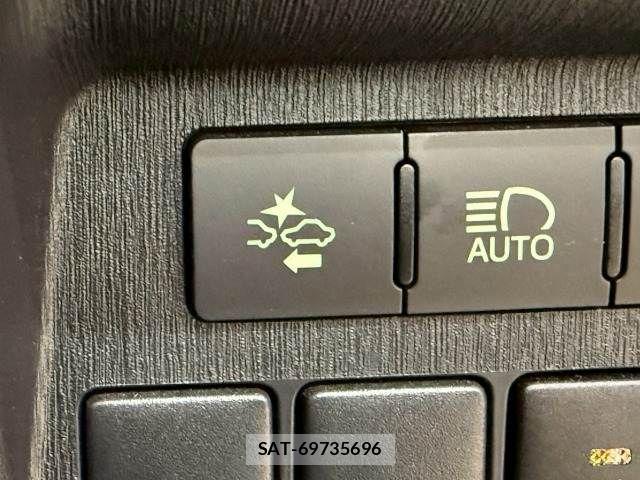 Toyota PRIUS ALPHA 2017-04 7359407-5