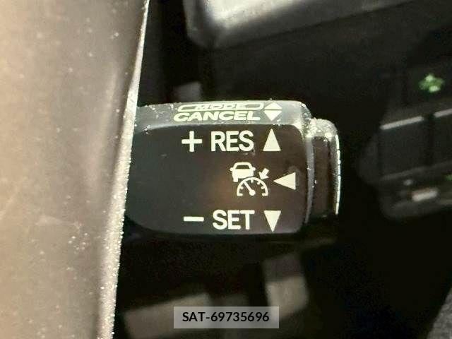 Toyota PRIUS ALPHA 2017-04 7359407-6