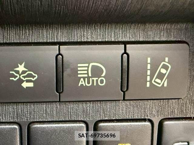 Toyota PRIUS ALPHA 2017-04 7359407-7