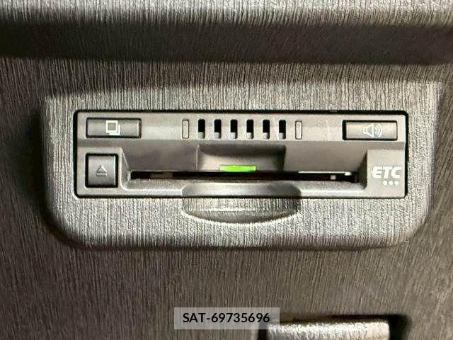 Toyota PRIUS ALPHA 2017-04 7359407-8