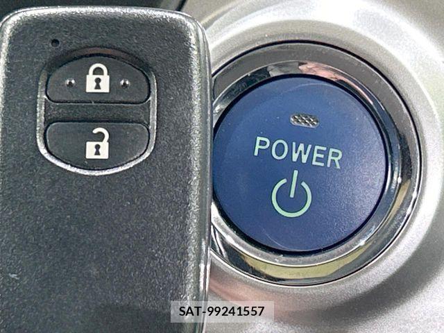 Toyota PRIUS ALPHA 2013-09 7393682-5