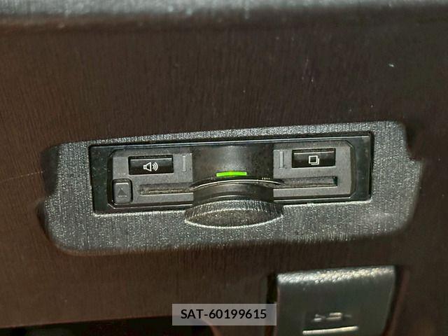 Toyota PRIUS ALPHA 2015-07 7393688-1