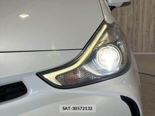 Toyota PRIUS ALPHA 2015-06 7393683-9