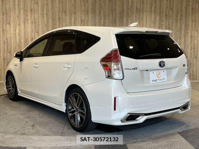 Toyota PRIUS ALPHA 2015-06 7393683-18