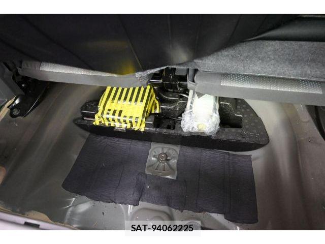 Toyota PRIUS ALPHA 2012-08 7393690-13