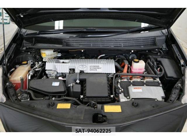 Toyota PRIUS ALPHA 2012-08 7393690-15