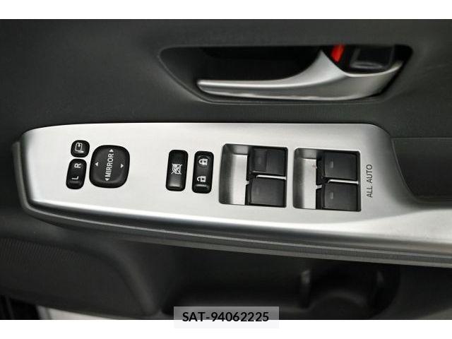Toyota PRIUS ALPHA 2012-08 7393690-24