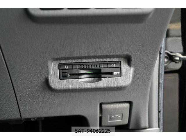 Toyota PRIUS ALPHA 2012-08 7393690-25