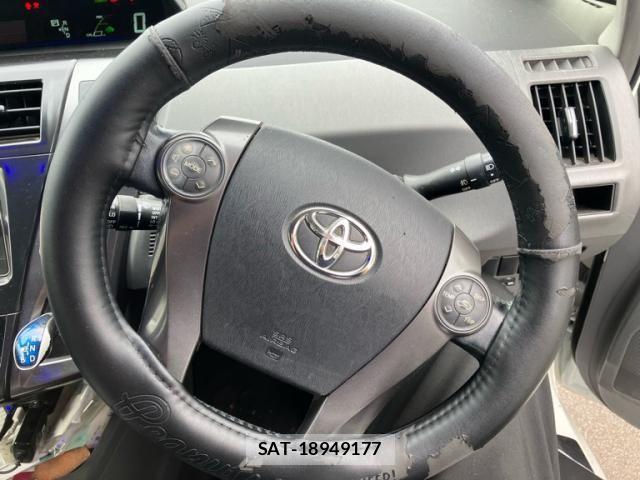 Toyota PRIUS ALPHA 2014-02 7393691-15