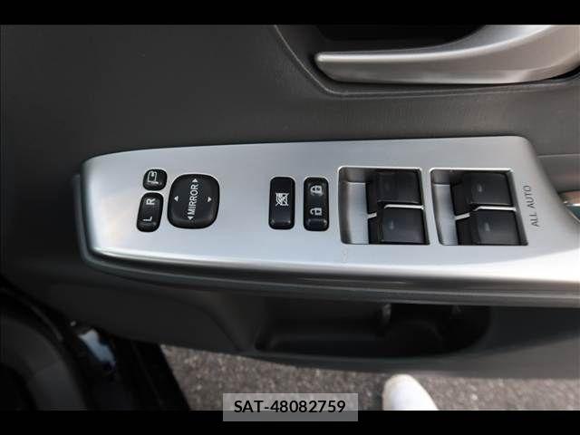 Toyota PRIUS ALPHA 2012-05 7457025-24