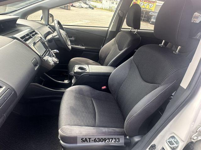 Toyota PRIUS ALPHA 2015-11 7457015-3