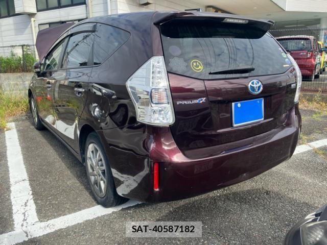 Toyota PRIUS ALPHA 2013-12 7457041-1